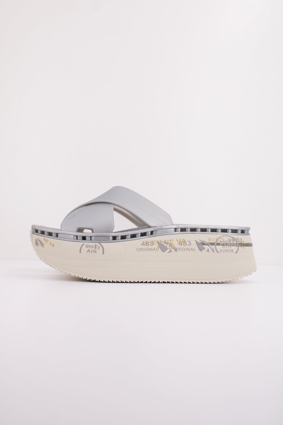 PREMIATA MOURA en color PLATA (1)