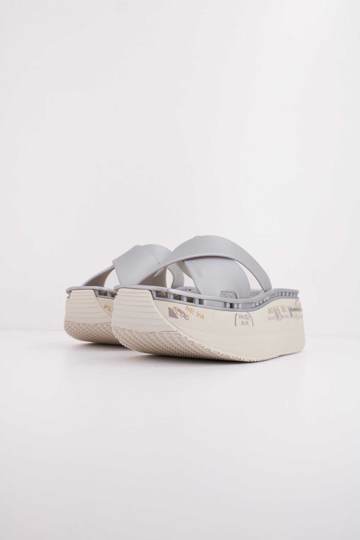 PREMIATA MOURA en color PLATA (2)