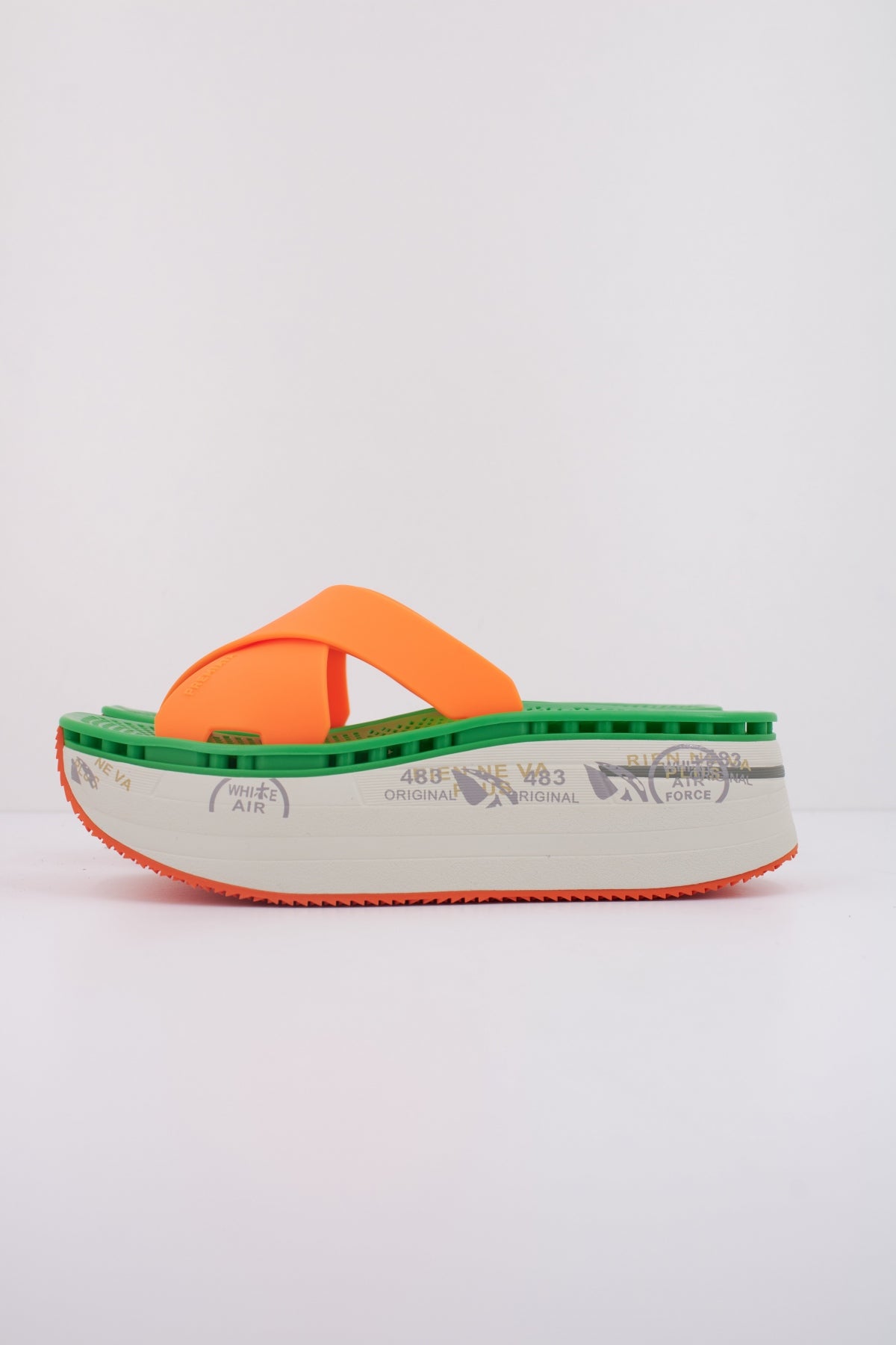 PREMIATA MOURA en color NARANJA (1)