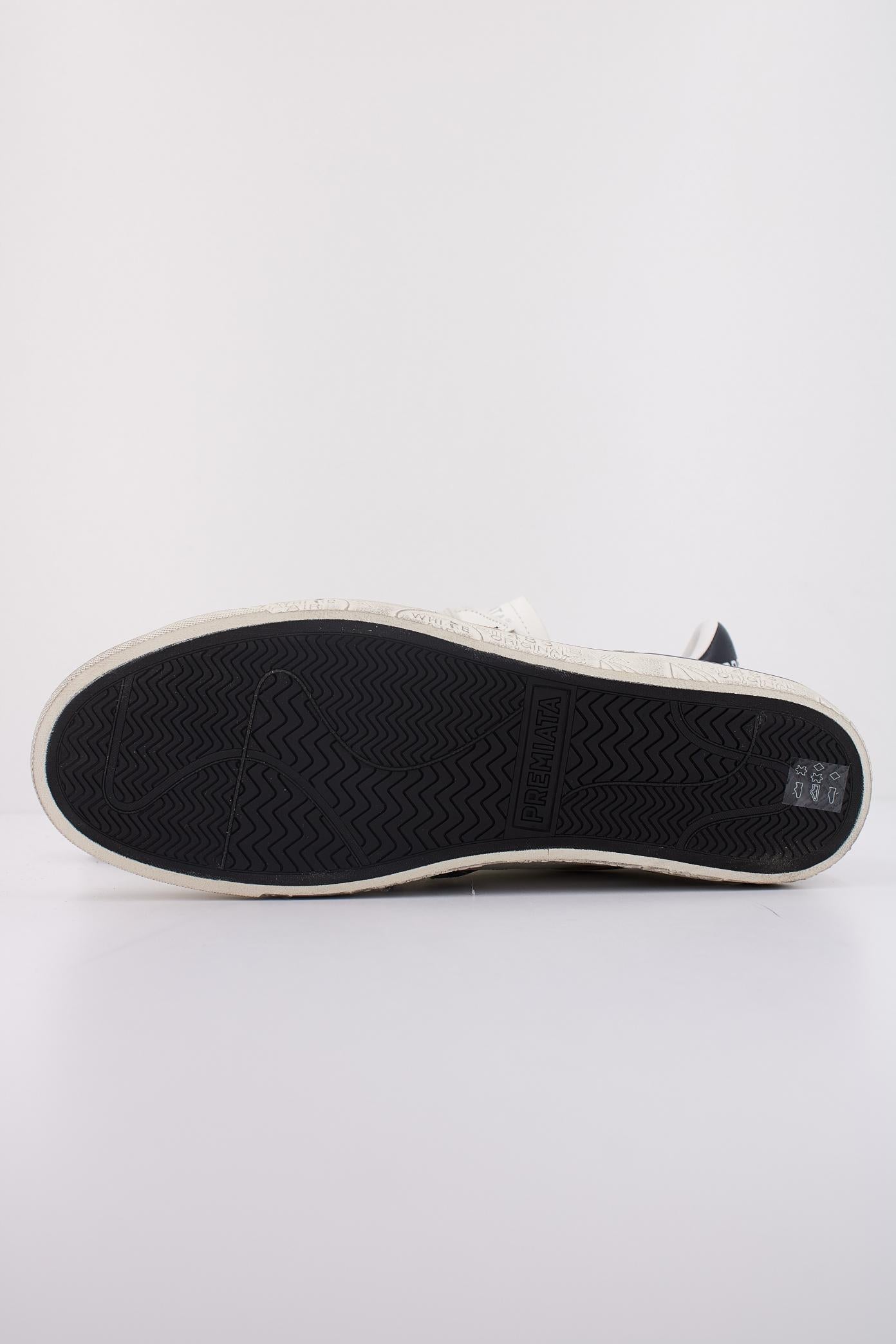 PREMIATA STEVEN en color BLANCO (5)