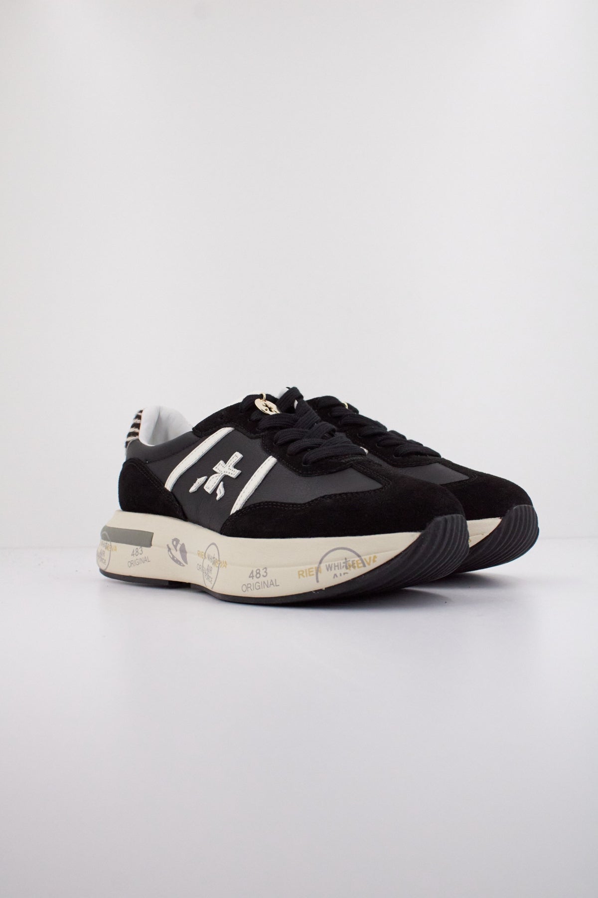 PREMIATA CASSIE en color NEGRO (2)