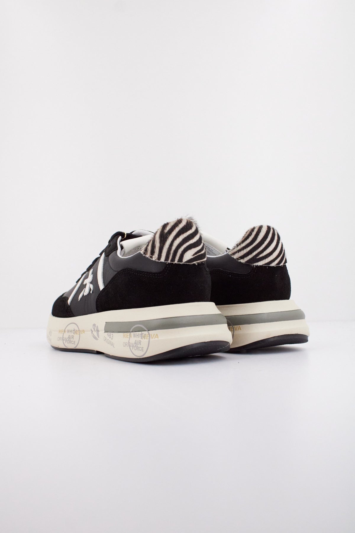 PREMIATA CASSIE en color NEGRO (4)