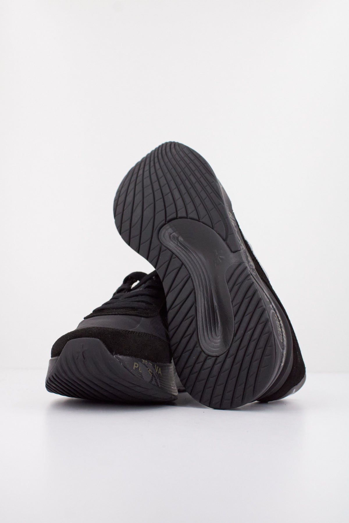 PREMIATA MOERUND en color NEGRO (5)