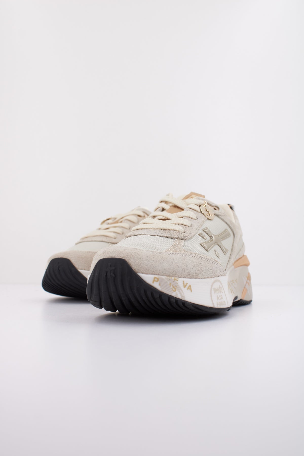 PREMIATA MOERUND en color BEIS (2)