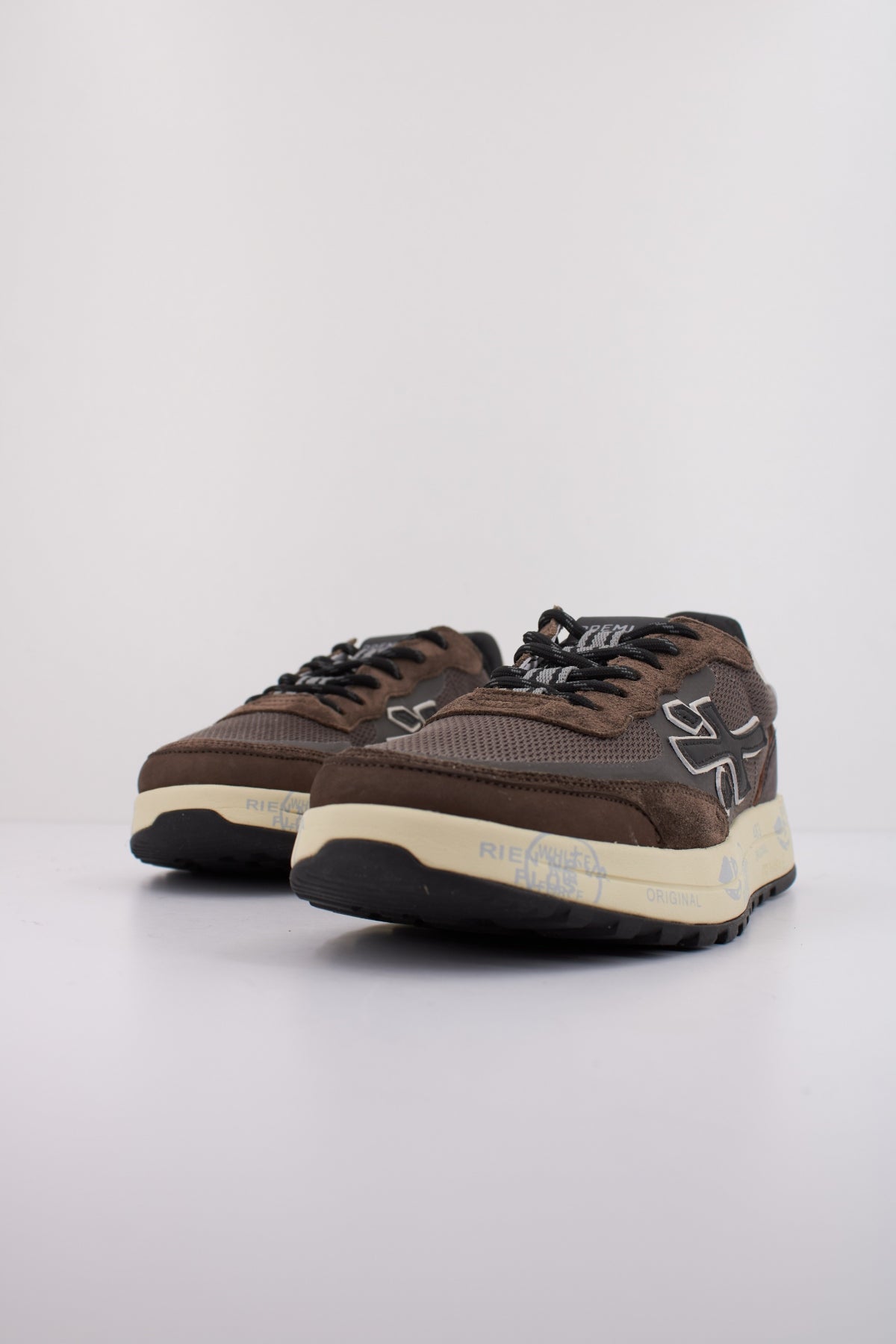 PREMIATA NOUS en color NEGRO (2)
