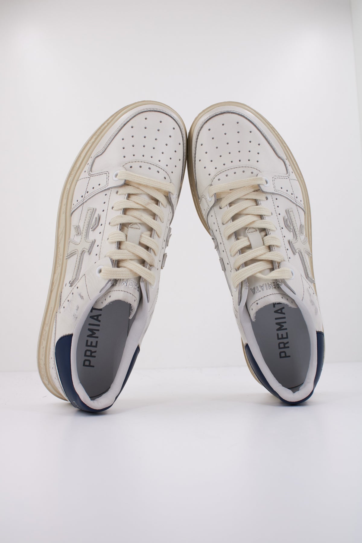 PREMIATA QUINN en color BLANCO (3)