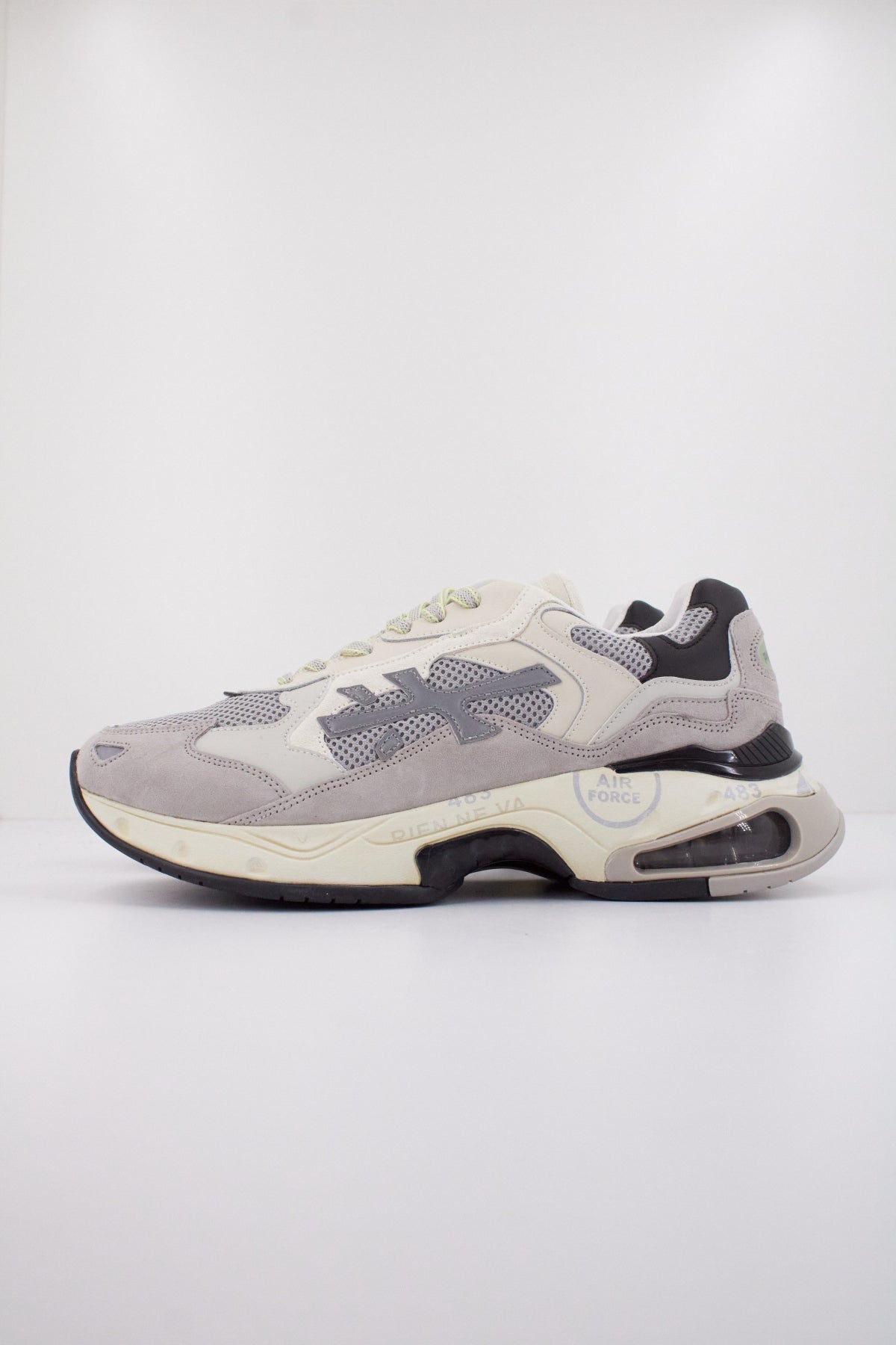PREMIATA SHARKY en color GRIS (1)