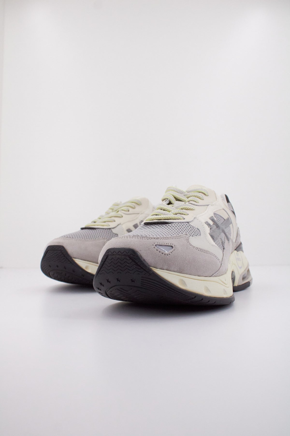 PREMIATA SHARKY en color GRIS (2)