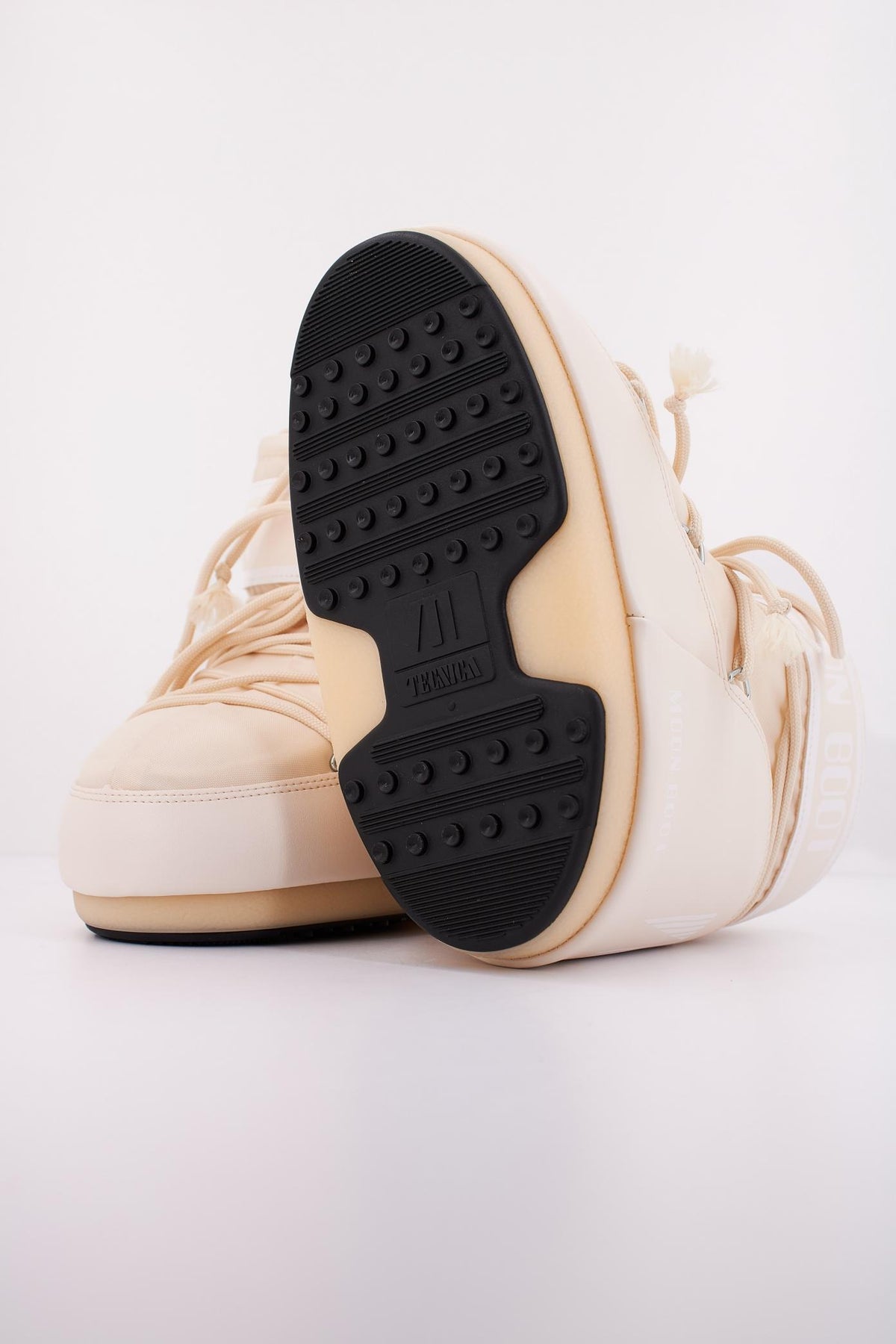 MOON BOOT ICON LOW NYLON en color BLANCO (5)
