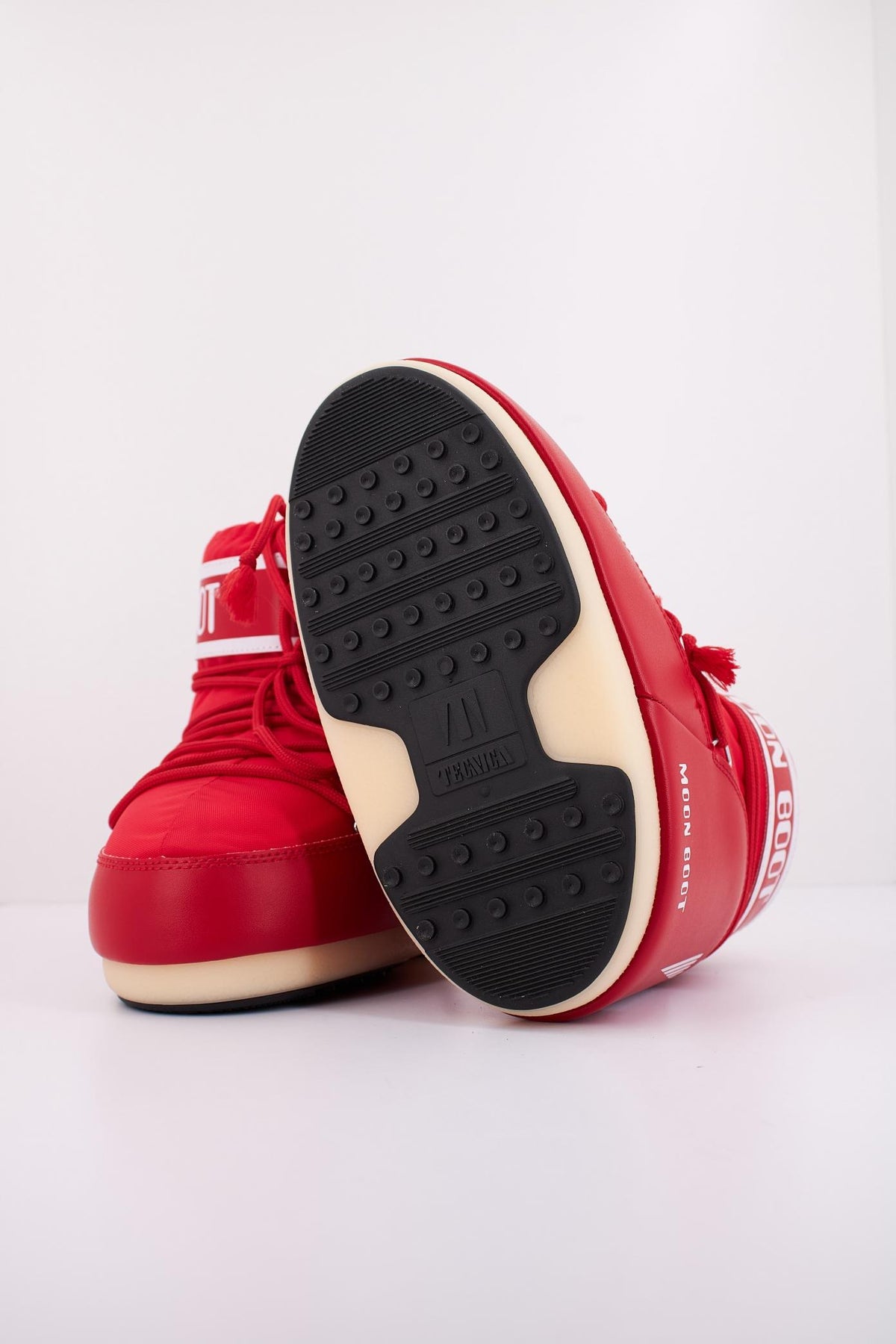 MOON BOOT ICON LOW NYLON en color ROJO (5)