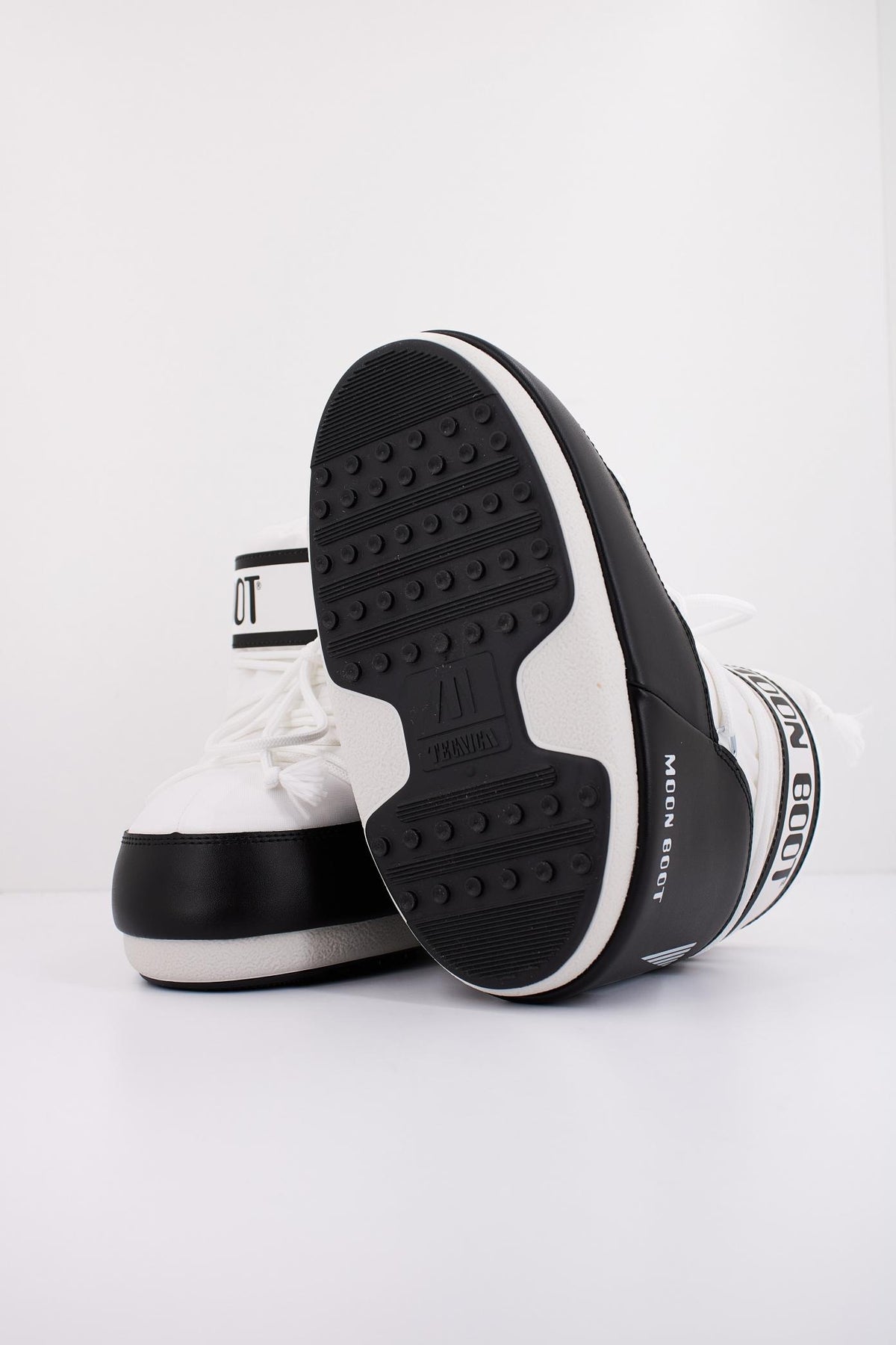 MOON BOOT ICON LOW NYLON en color BLANCO (5)