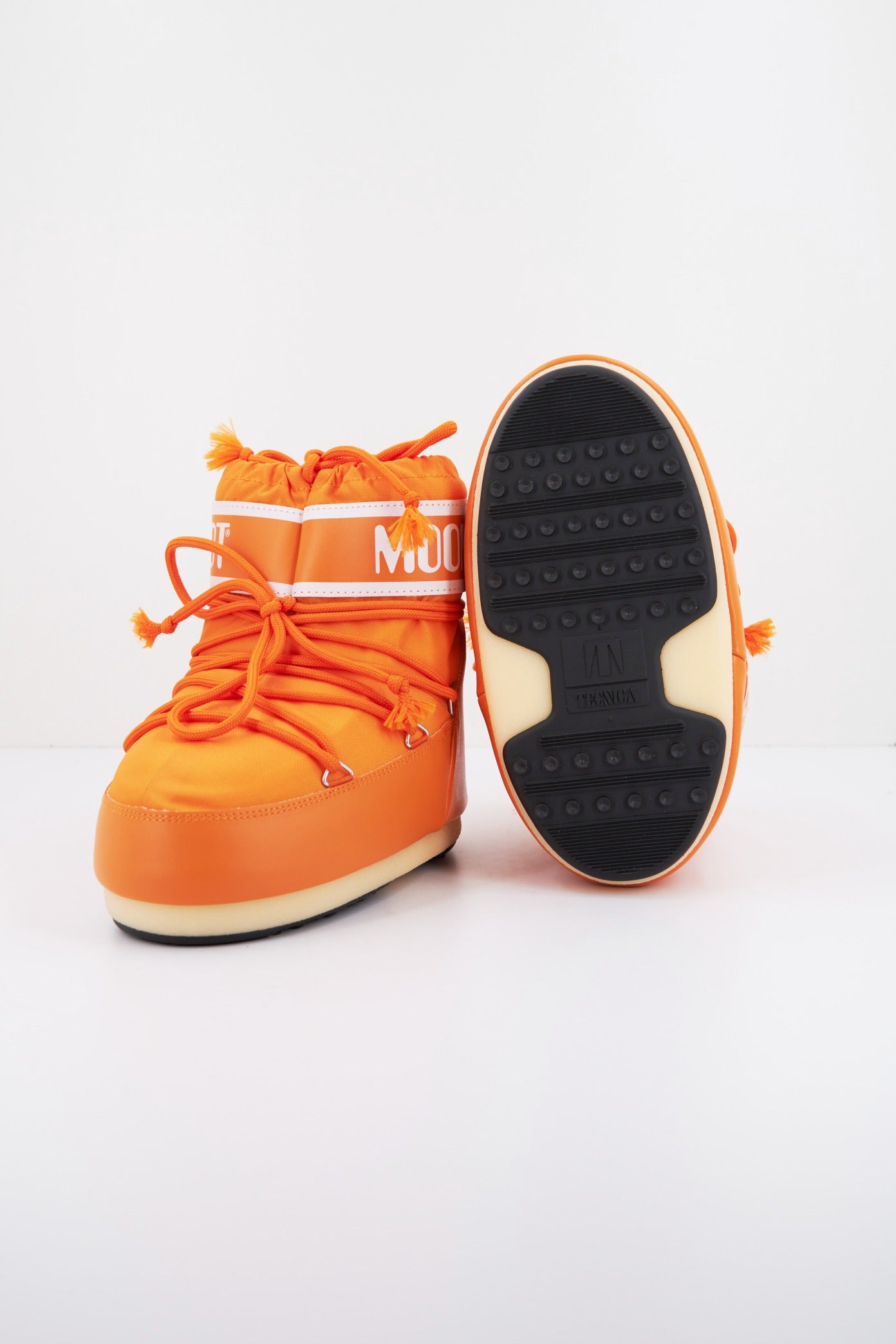 MOON BOOT MB ICON LOW NYLON en color NARANJA (4)