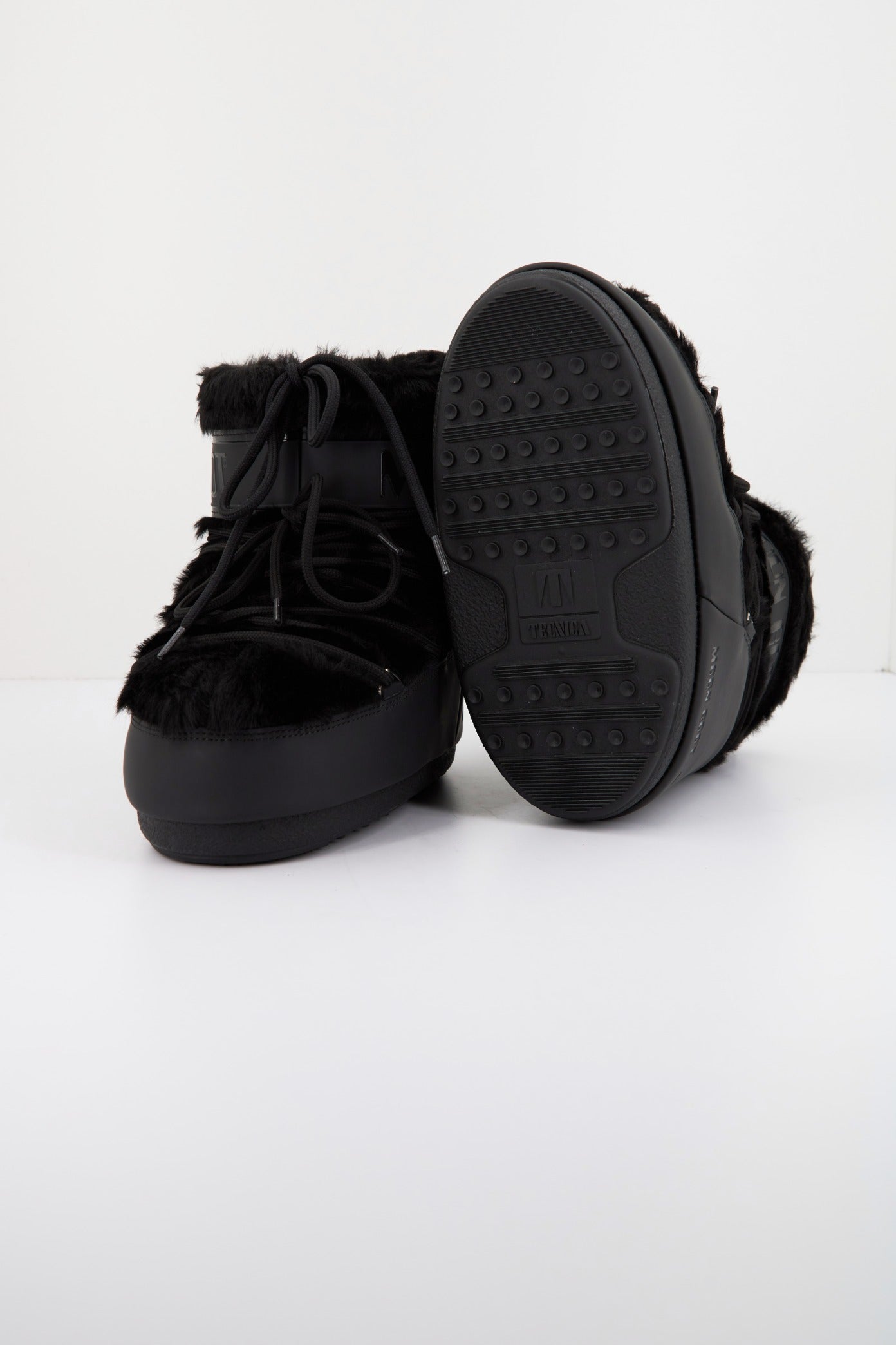 MOON BOOT MB ICON LOW FAUX FUR en color NEGRO (4)