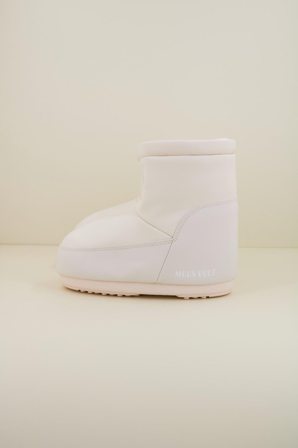 MOON BOOT ICON LOW NOLACE RUBBER en color BLANCO (1)
