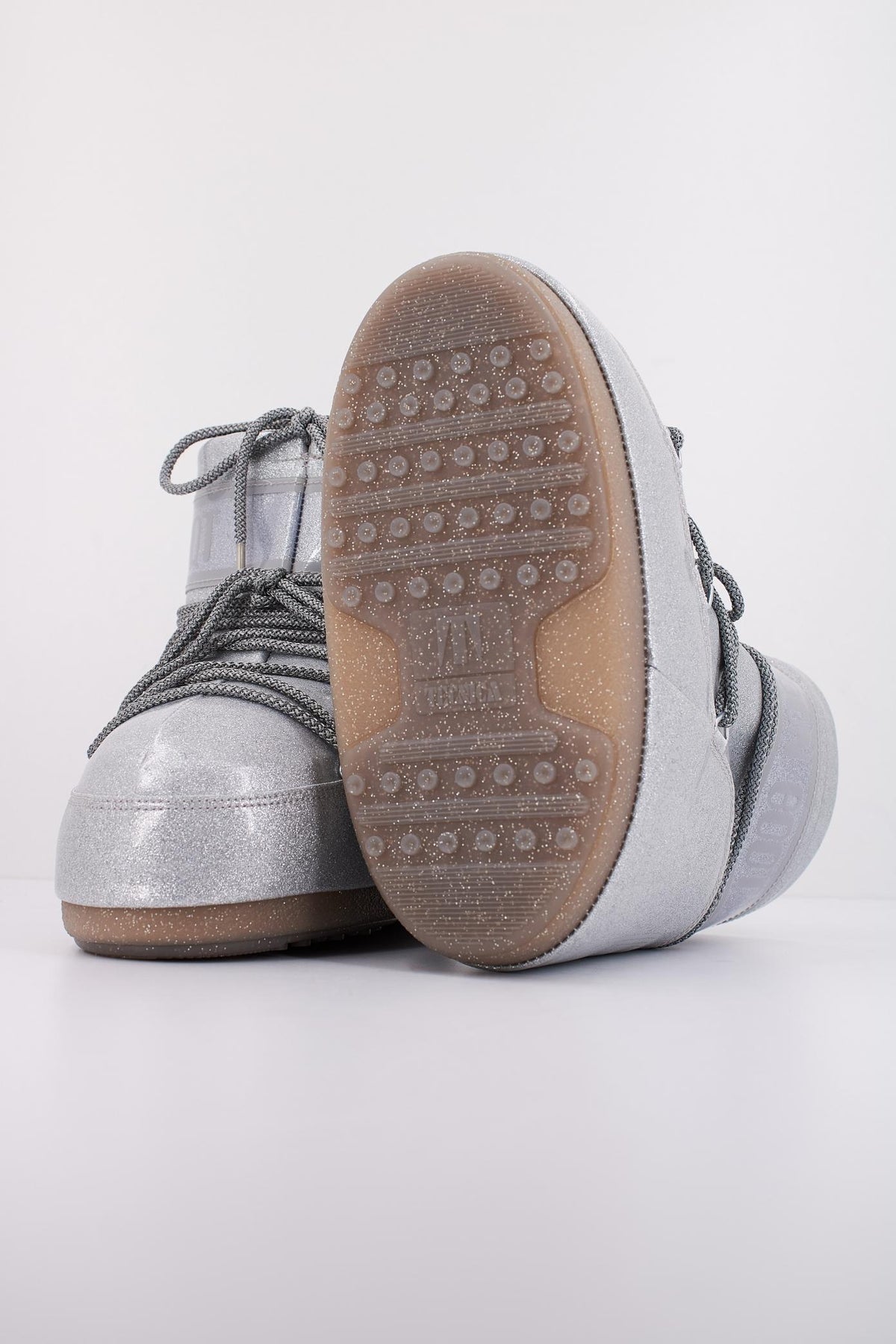 MOON BOOT ICON LOW GLITTER en color PLATA (5)