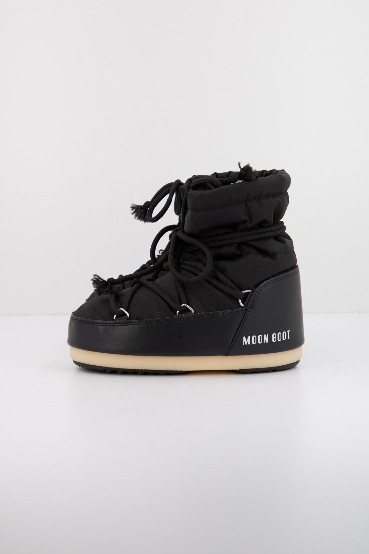 MOON BOOT LIGHT LOW NYLON en color NEGRO (1)