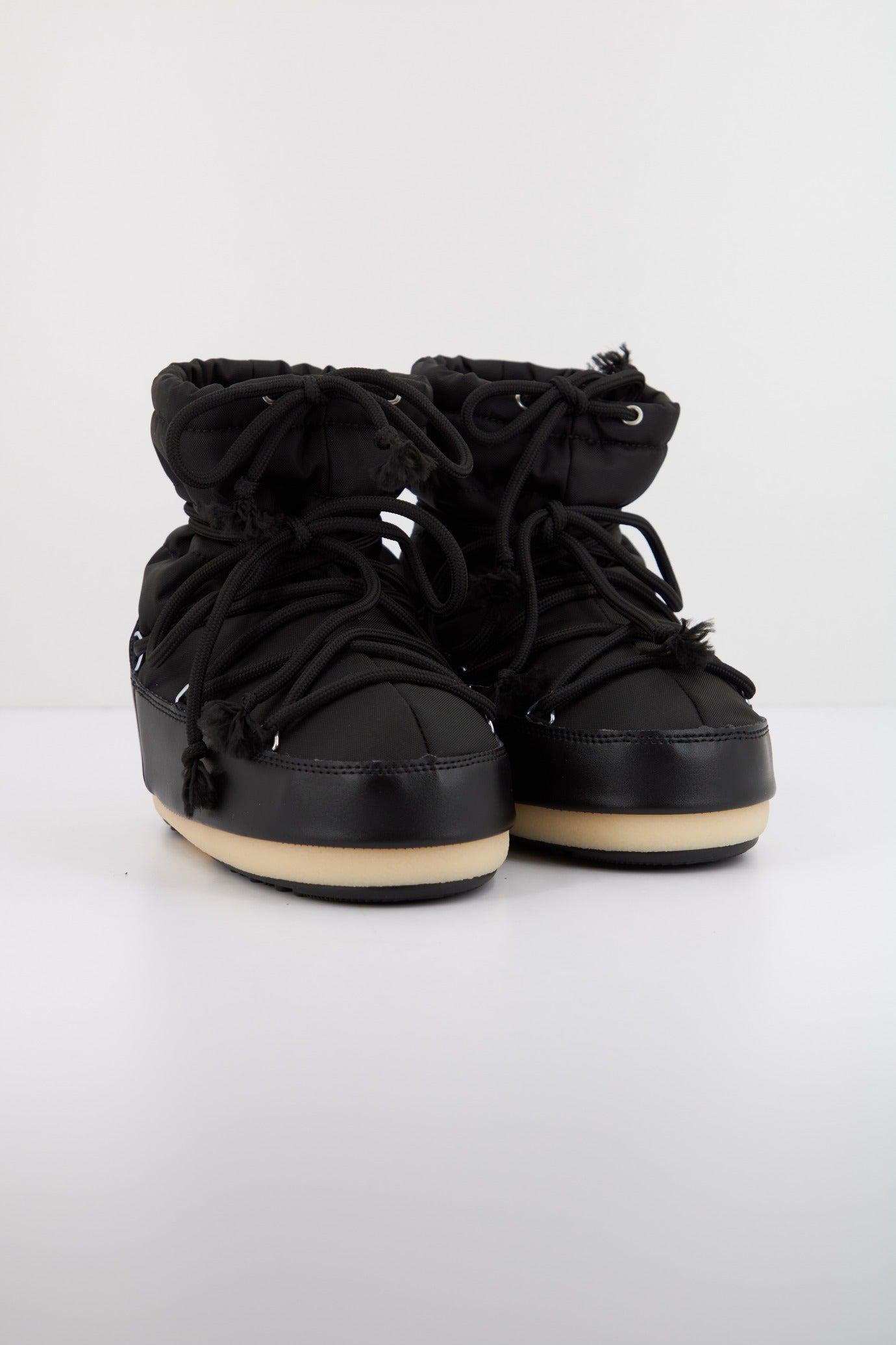 MOON BOOT MB LIGHT LOW NYLON - en color NEGRO (2)