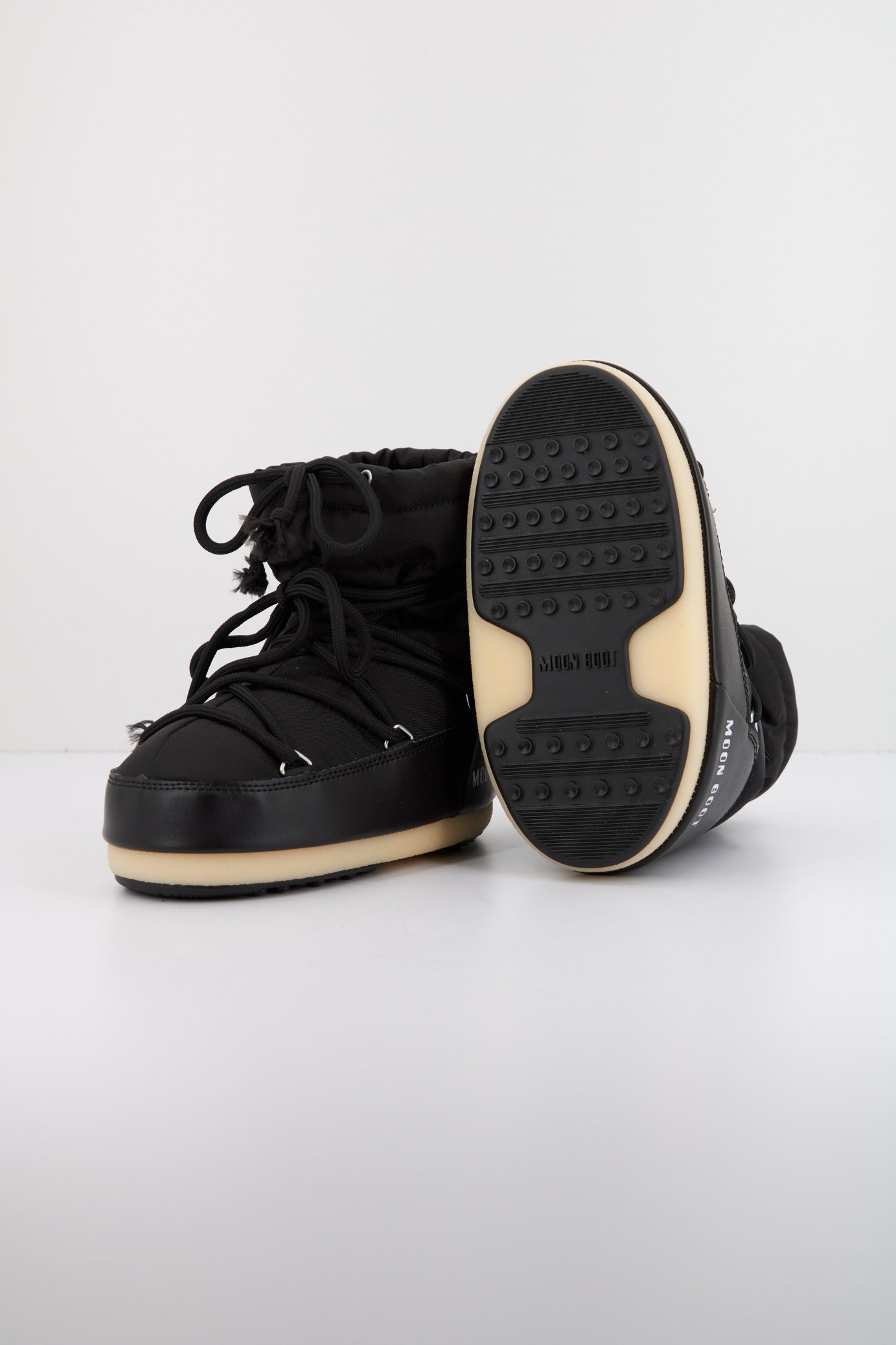 MOON BOOT LIGHT LOW NYLON en color NEGRO (4)