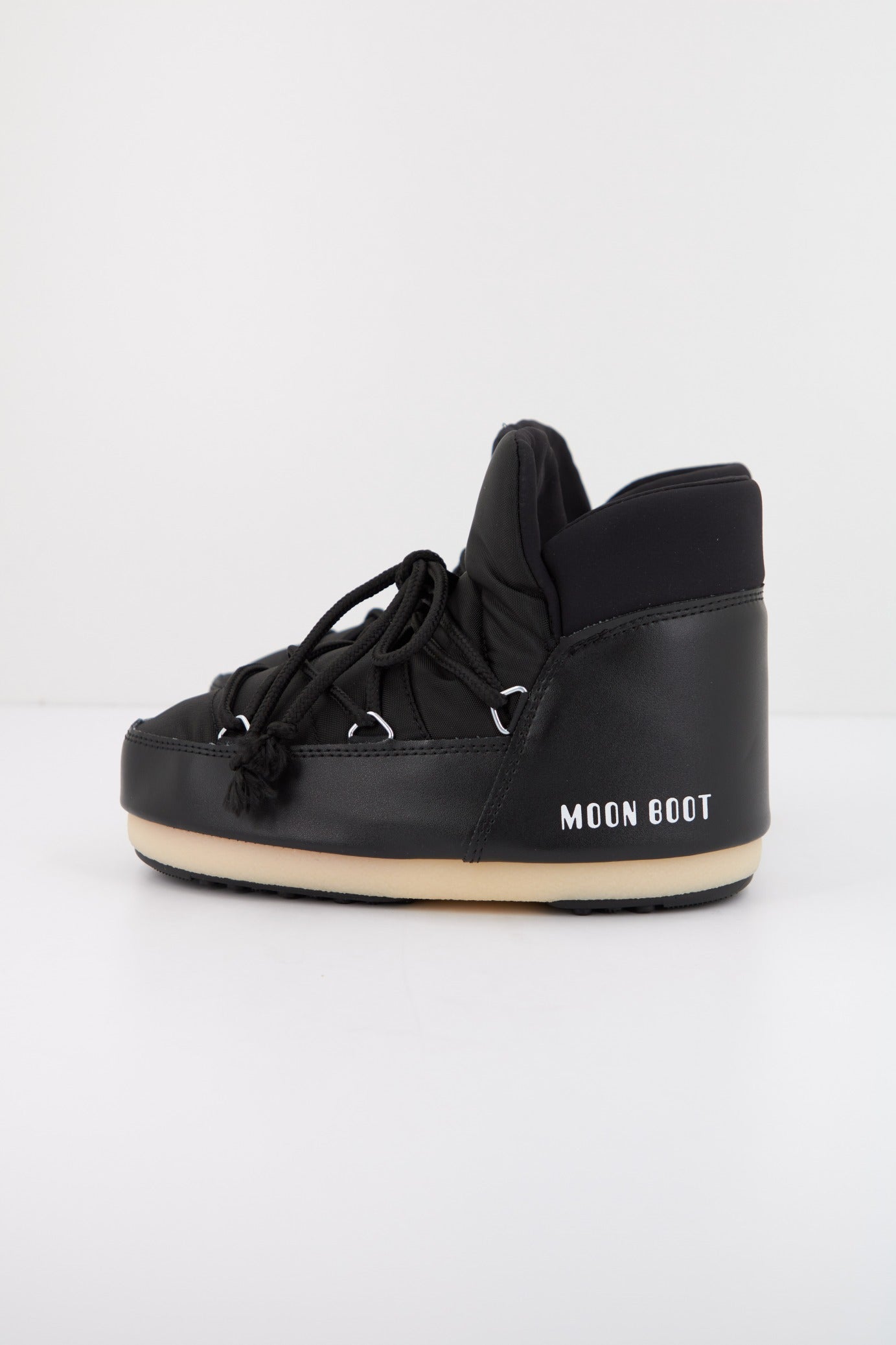 MOON BOOT MB PUMPS NYLON en color NEGRO (1)