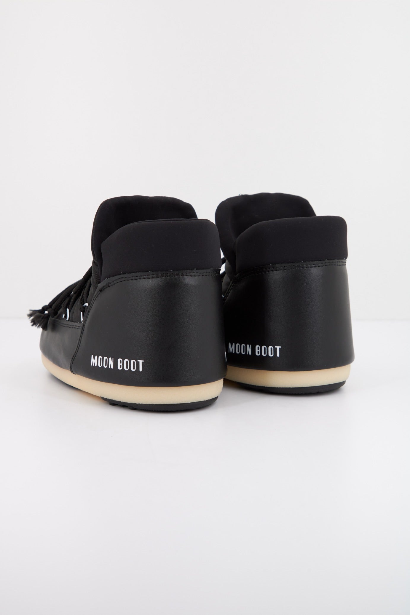 MOON BOOT PUMPS NYLON en color NEGRO (3)