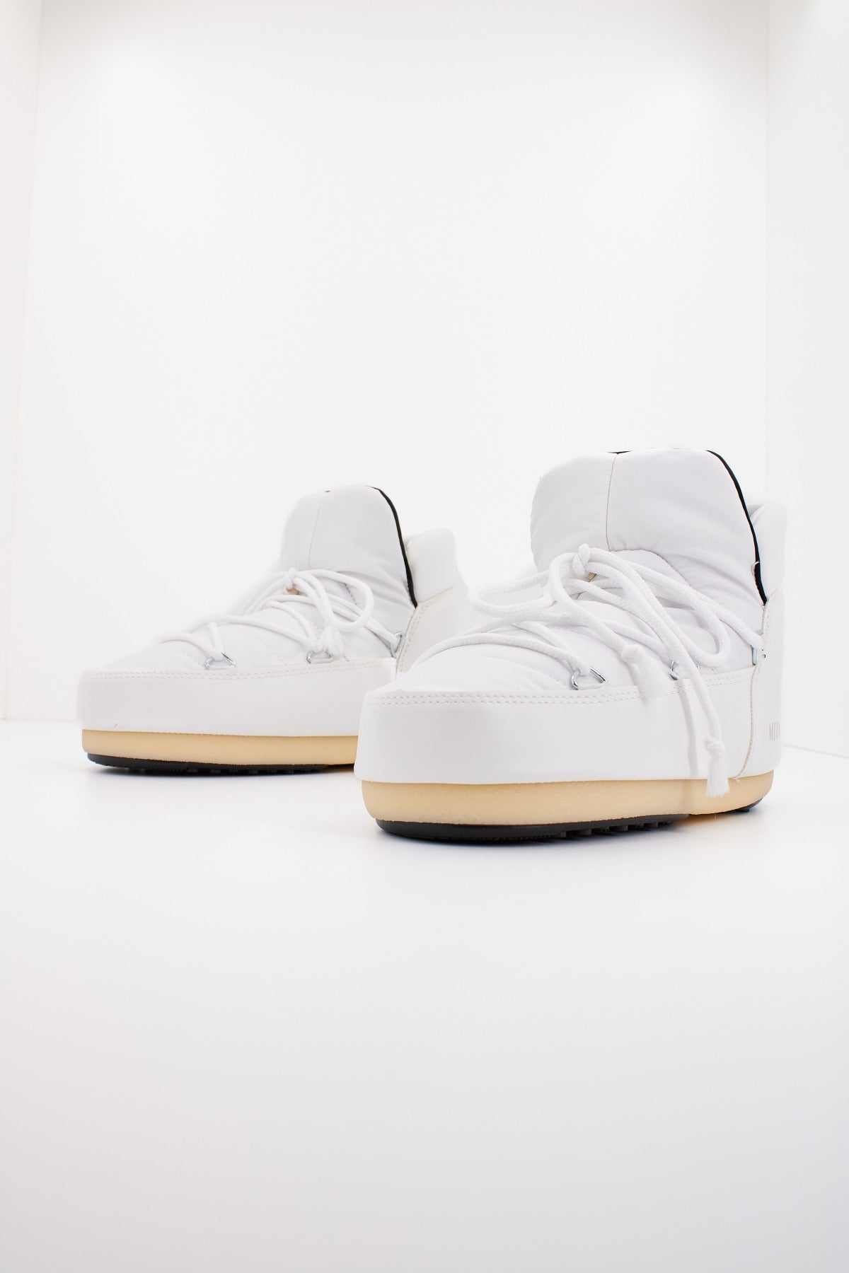 MOON BOOT PUMPS NYLON en color BLANCO (2)