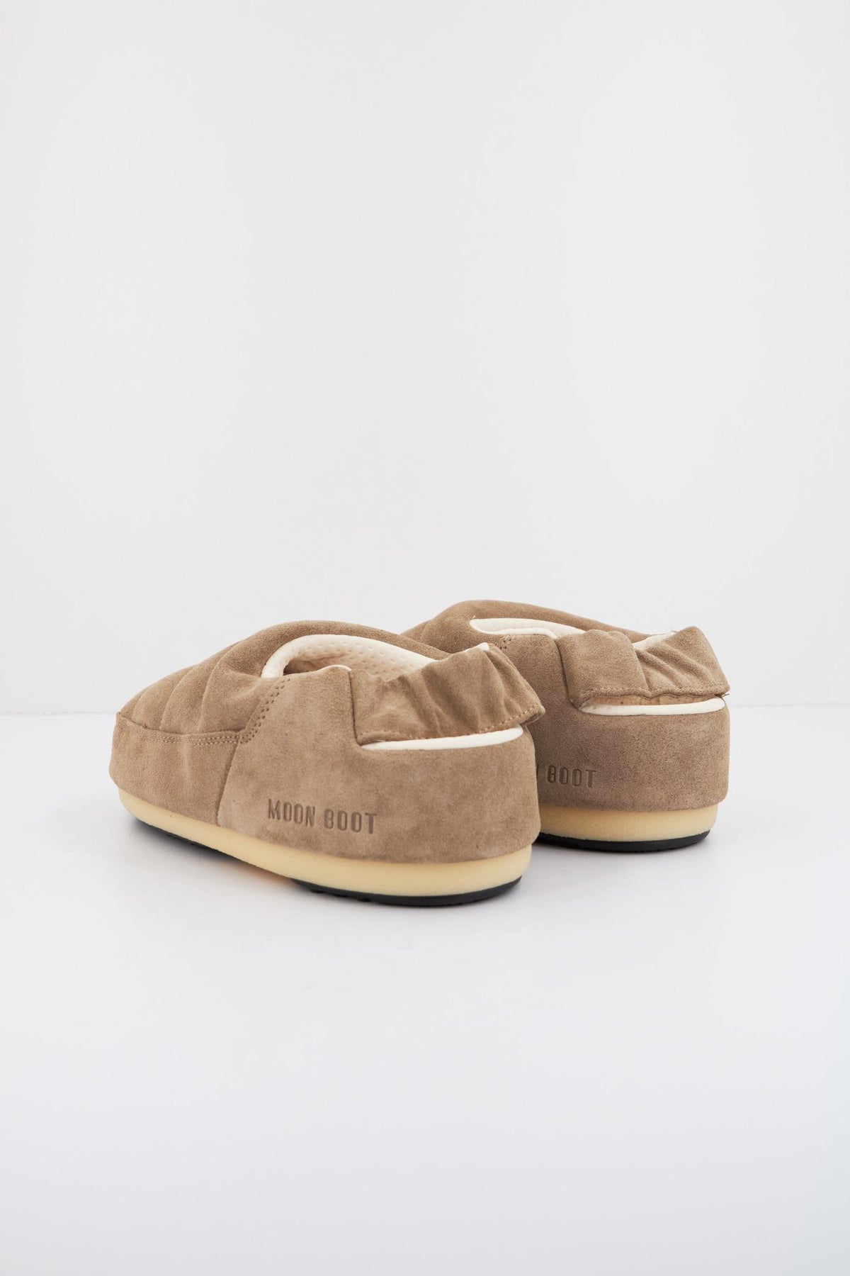 MOON BOOT SANDAL BAND SUEDE en color BEIS (3)