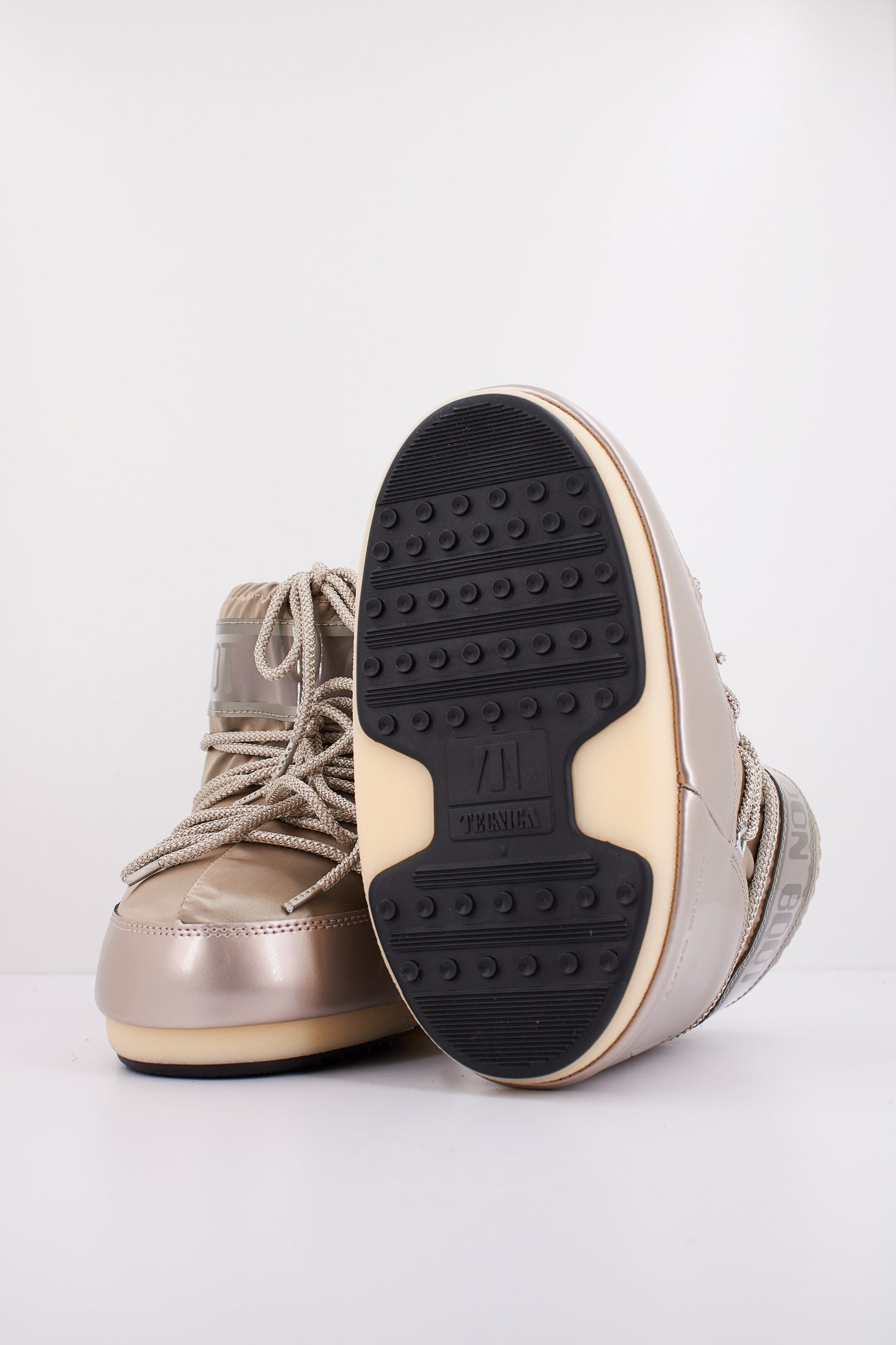 MOON BOOT MB ICON LOW GLANC en color BRONCE (5)