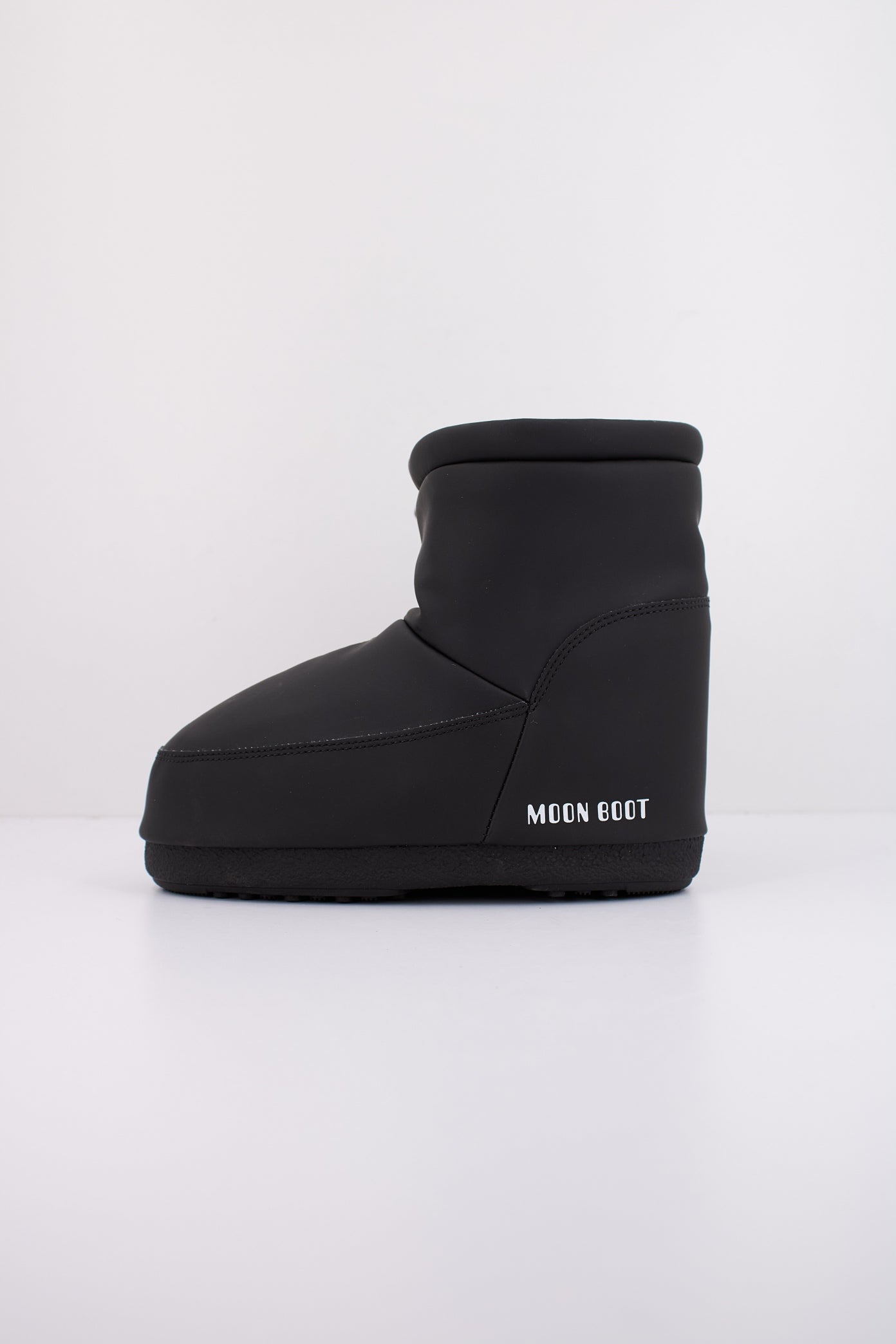 MOON BOOT en color NEGRO (1)