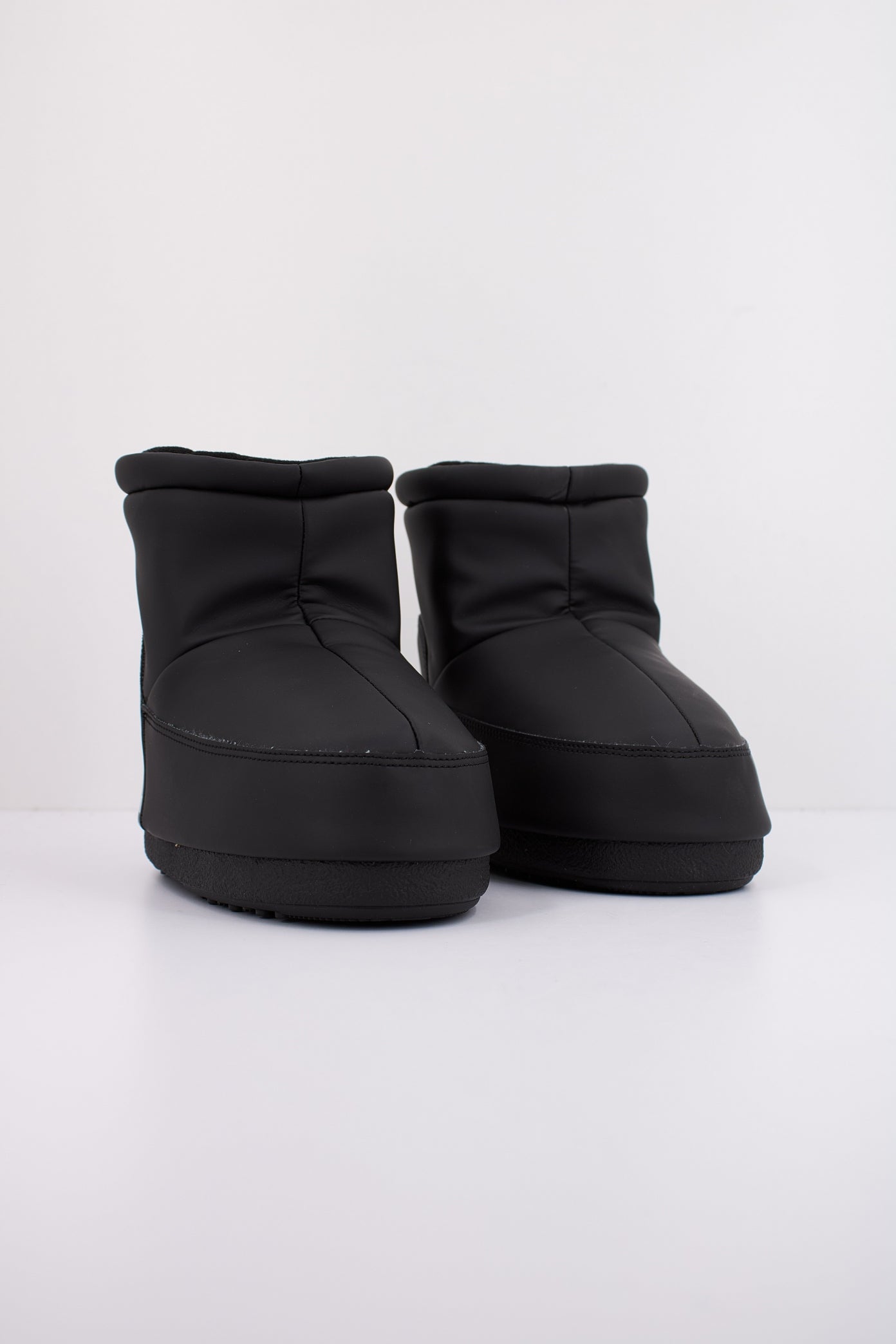 MOON BOOT en color NEGRO (2)
