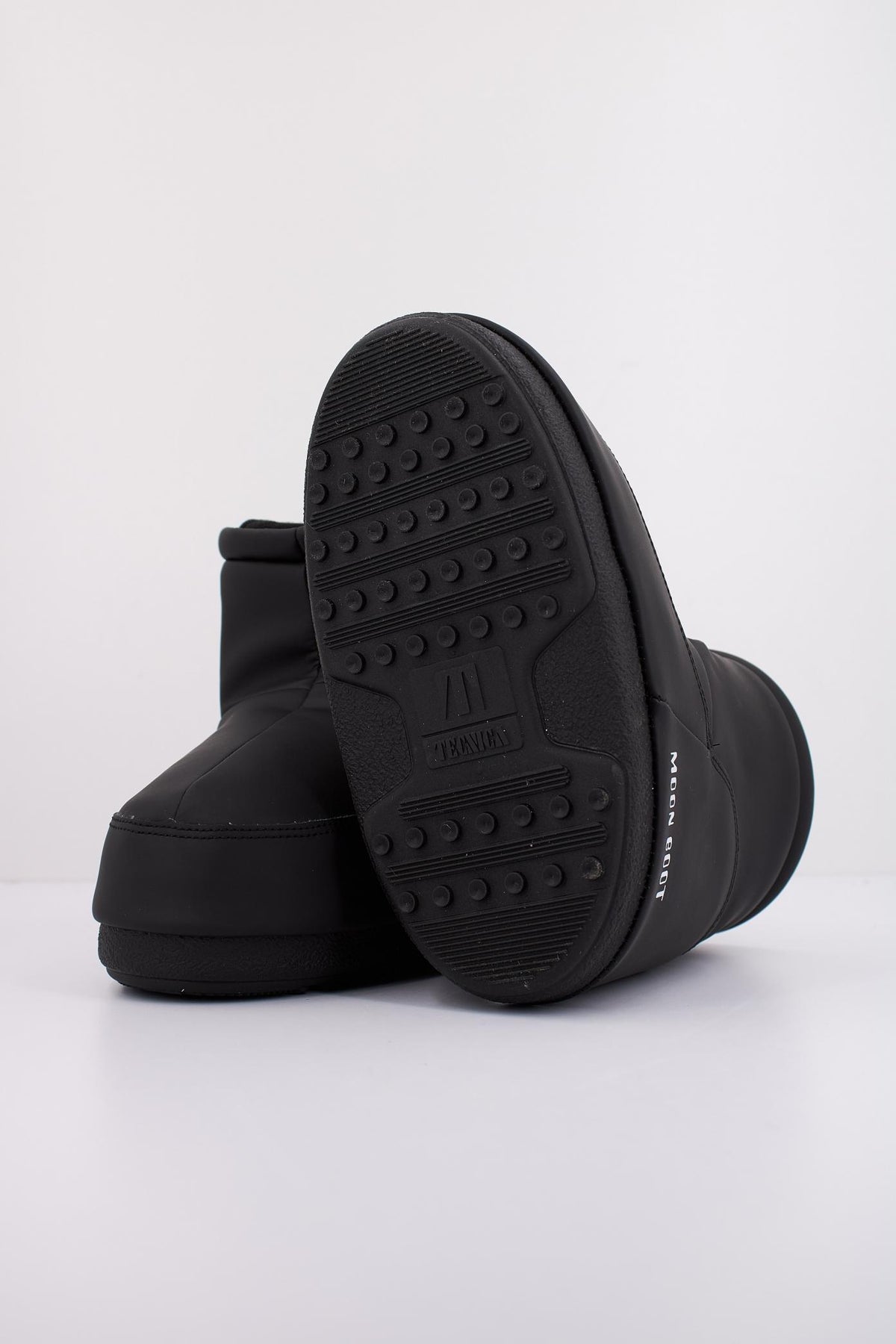 MOON BOOT ICON LOW NOLACE RUBBER K en color NEGRO (5)