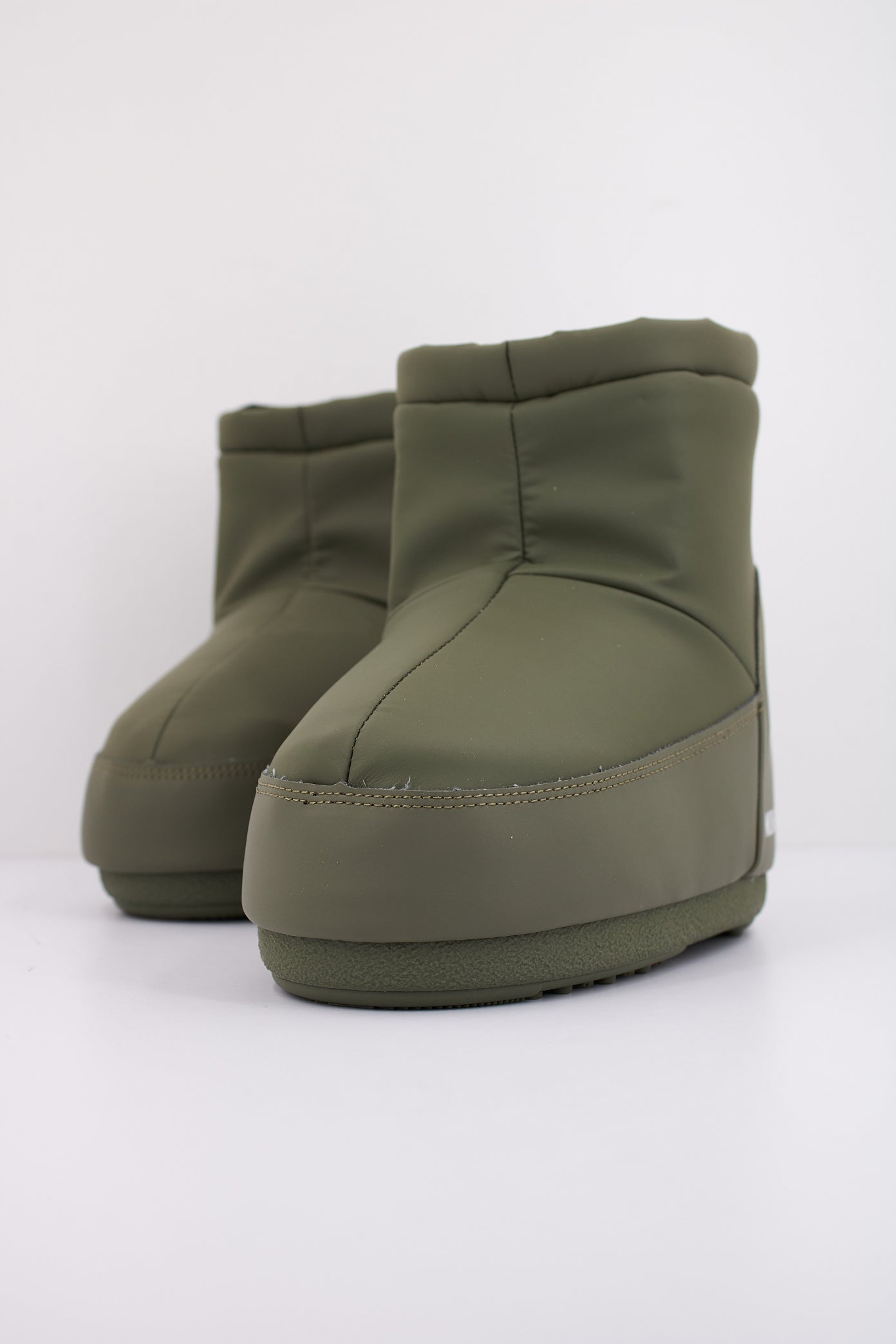 MOON BOOT MB ICON LOW NOLAC en color VERDE (2)