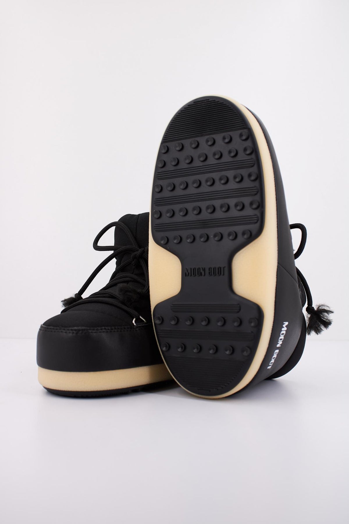 MOON BOOT EVX PUMPS en color NEGRO (5)