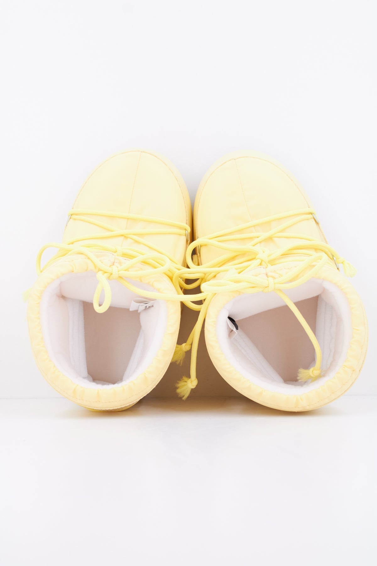 MOON BOOT MB ICON LOW NYLON en color AMARILLO (3)