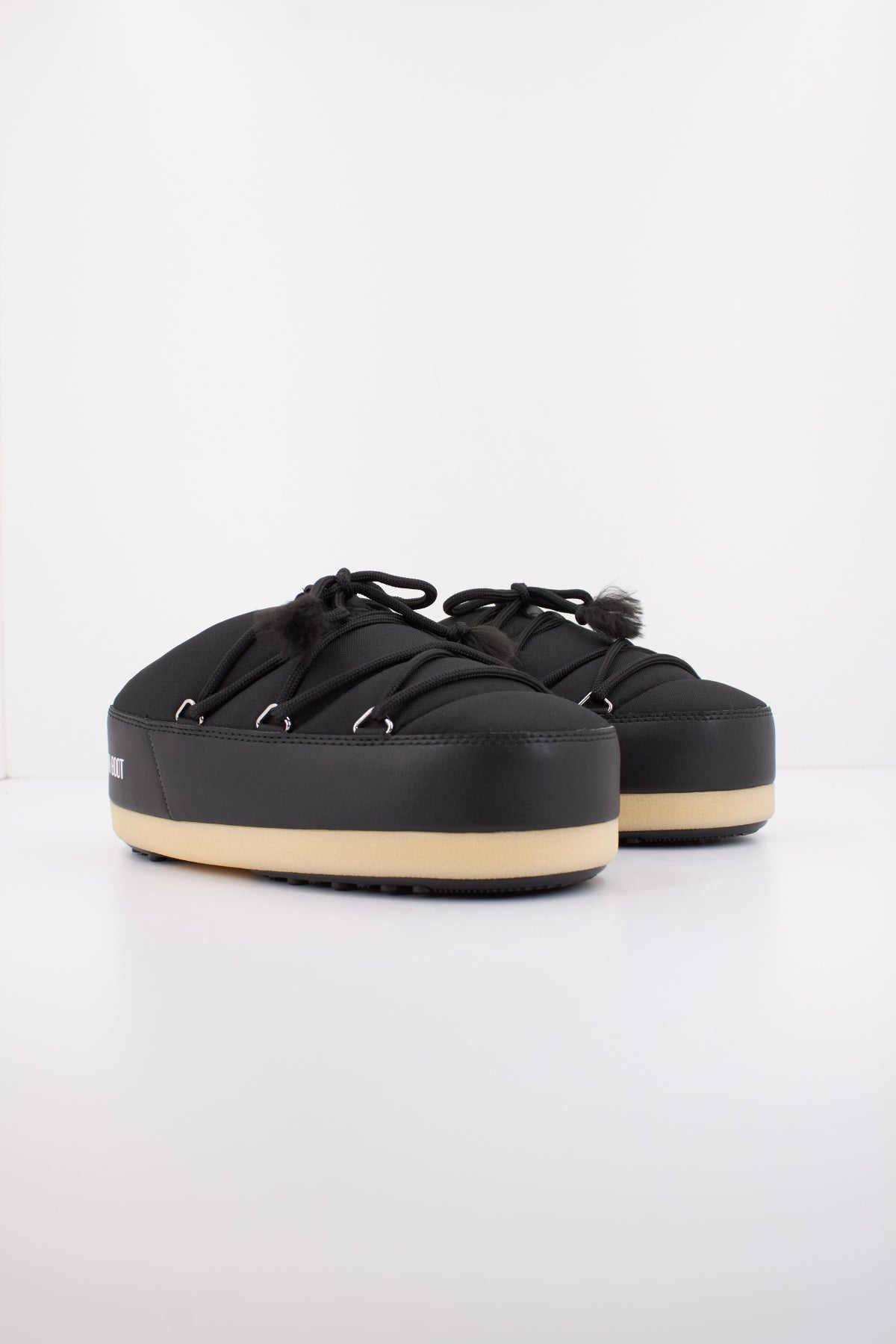 MOON BOOT MB EVX MULE NYLON en color NEGRO (2)