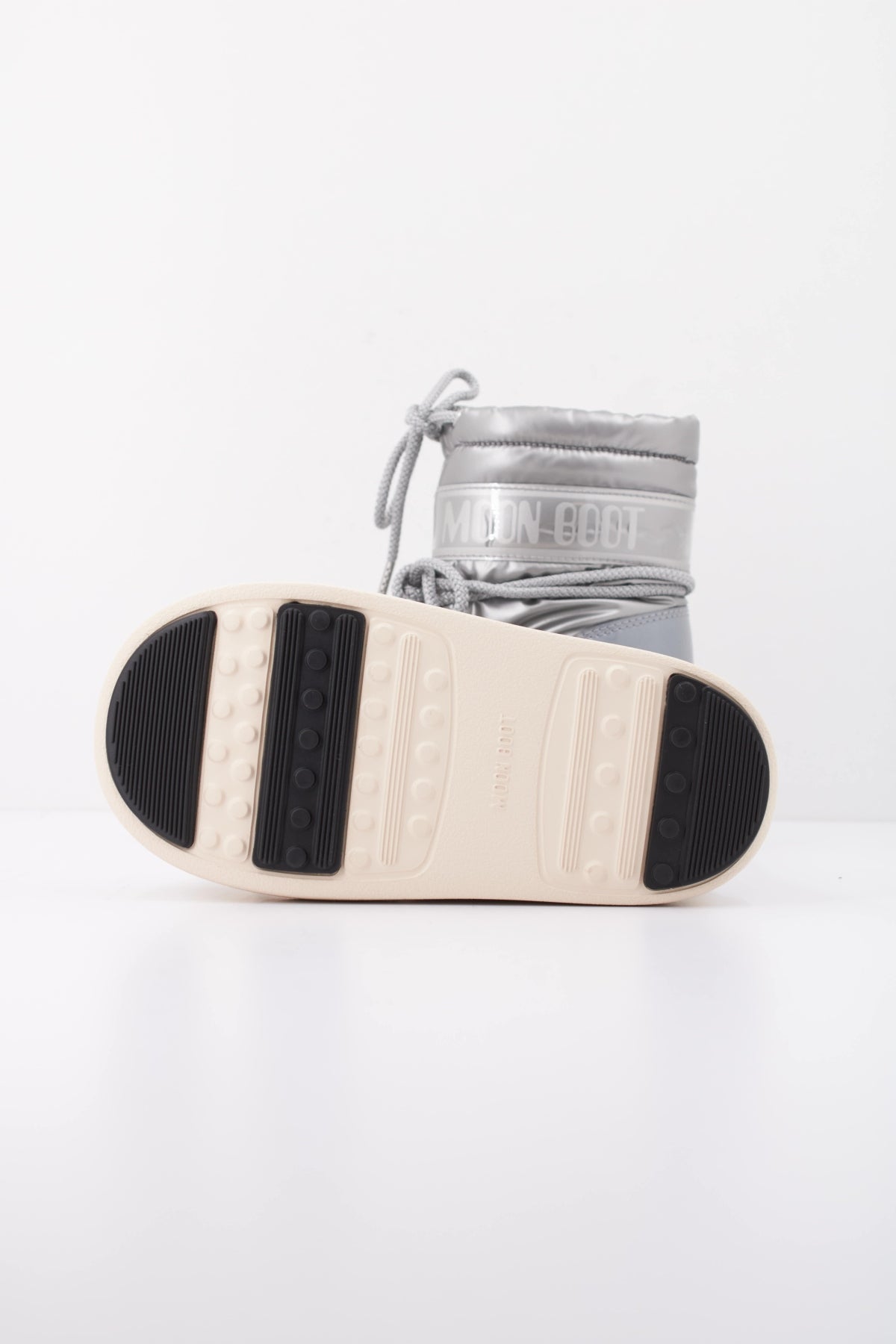 MOON BOOT JR PARK BOOT en color PLATA (5)
