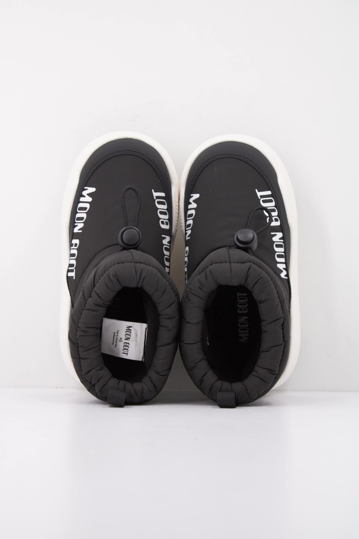 MOON BOOT JR PARK TUBE MID WP en color NEGRO (3)