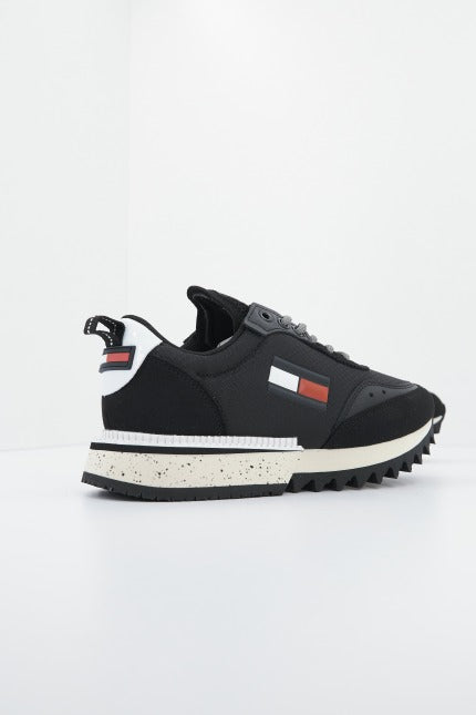 TOMMY JEANS THE CLEAT en color NEGRO (3)