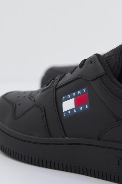 TOMMY JEANS RETRO BASKET en color NEGRO (3)
