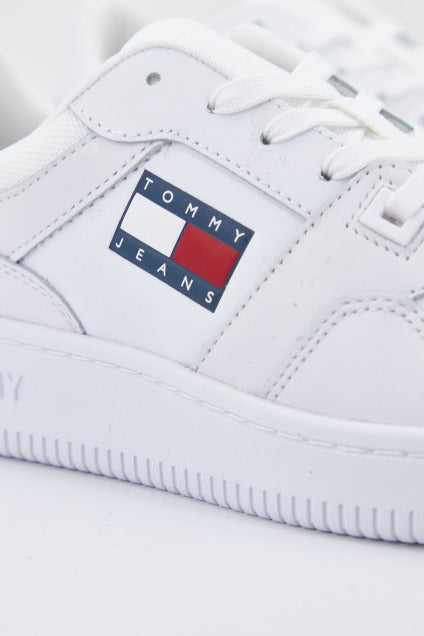 TOMMY JEANS RETRO BASKET en color BLANCO (3)