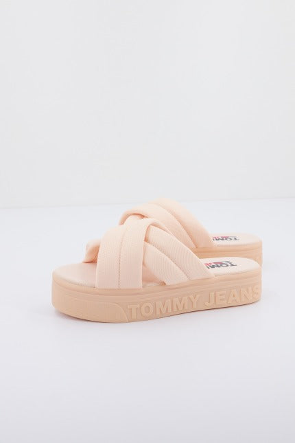 TOMMY JEANS ENEN en color NUDE (2)