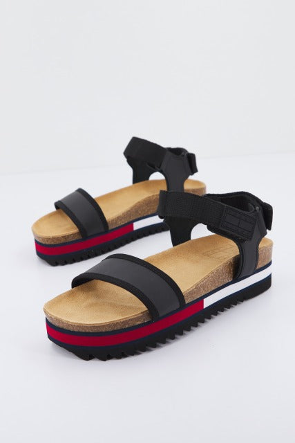 TOMMY JEANS FLAG OUTSOLE en color NEGRO (2)