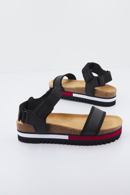 TOMMY JEANS FLAG OUTSOLE en color NEGRO (3)