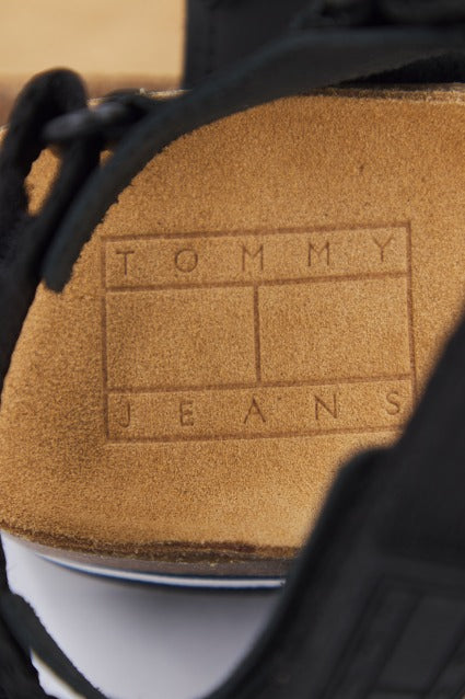 TOMMY JEANS FLAG OUTSOLE en color NEGRO (4)