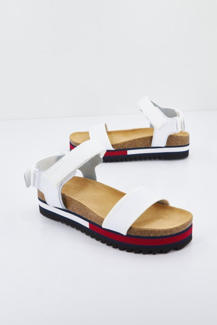 TOMMY JEANS FLAG OUTSOLE en color BLANCO (1)
