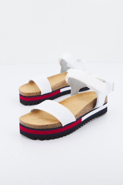 TOMMY JEANS FLAG OUTSOLE en color BLANCO (2)