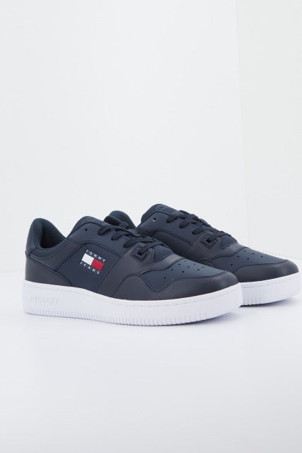 TOMMY JEANS RETRO BASKET TJM ESS en color AZUL (1)