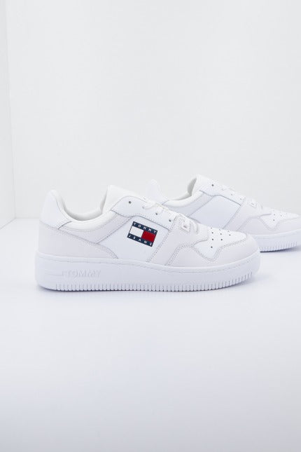TOMMY JEANS RETRO BASKET TJM ESS en color BLANCO (2)
