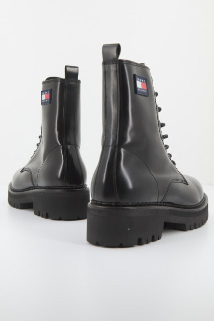 TOMMY JEANS LACE U en color NEGRO (4)