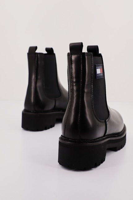 TOMMY JEANS URBAN CHELSE en color NEGRO (3)