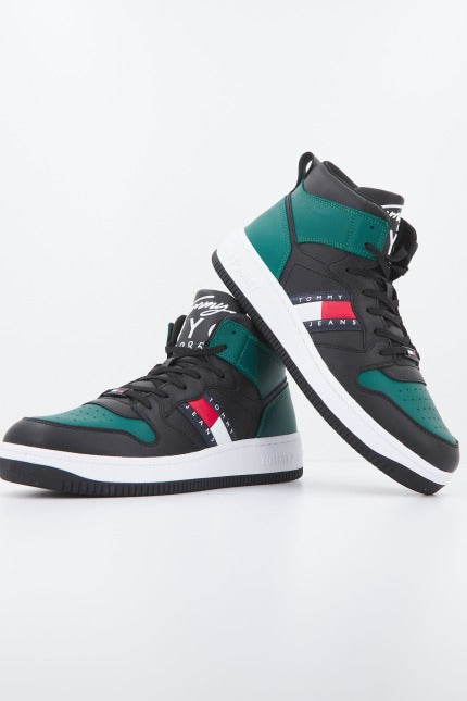 TOMMY JEANS LEATHER MID CUT BASKET en color NEGRO (1)